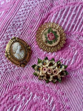 Vintage Brooch Lot